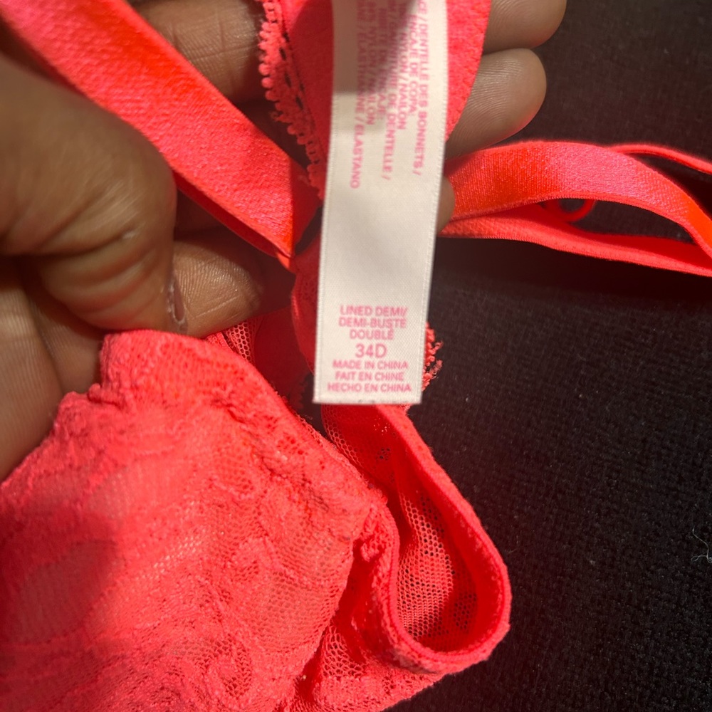Victoria Secret EUC Sz 34D BRAS